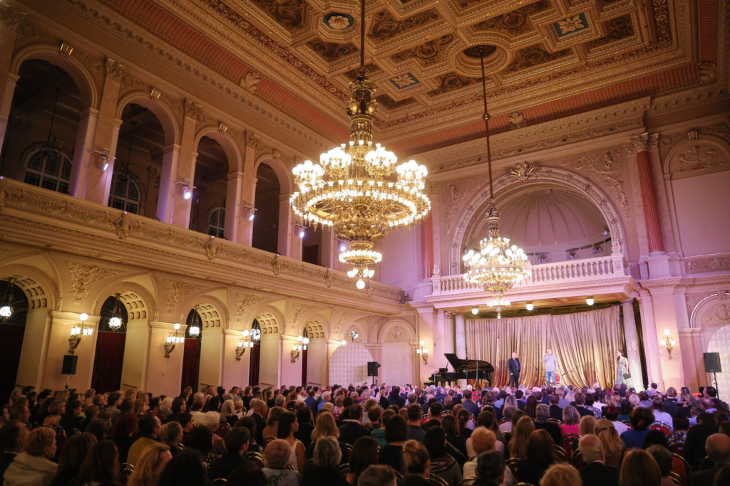 Vánoční koncert Jaroslava Svěceného v Paláci Žofín pomůže pacientům s onkologickým onemocněním