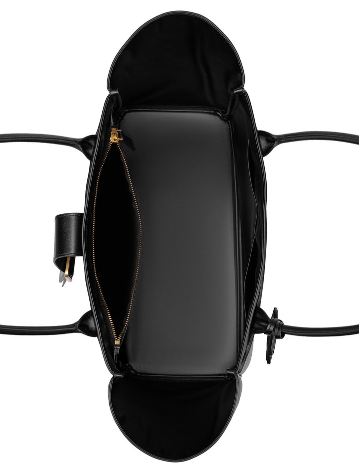 ABODI x VUCH LAB představují spolupráci a mystickou kolekci inspirovanou českými, maďarskými a transylvánskými historickými kořeny a legendami