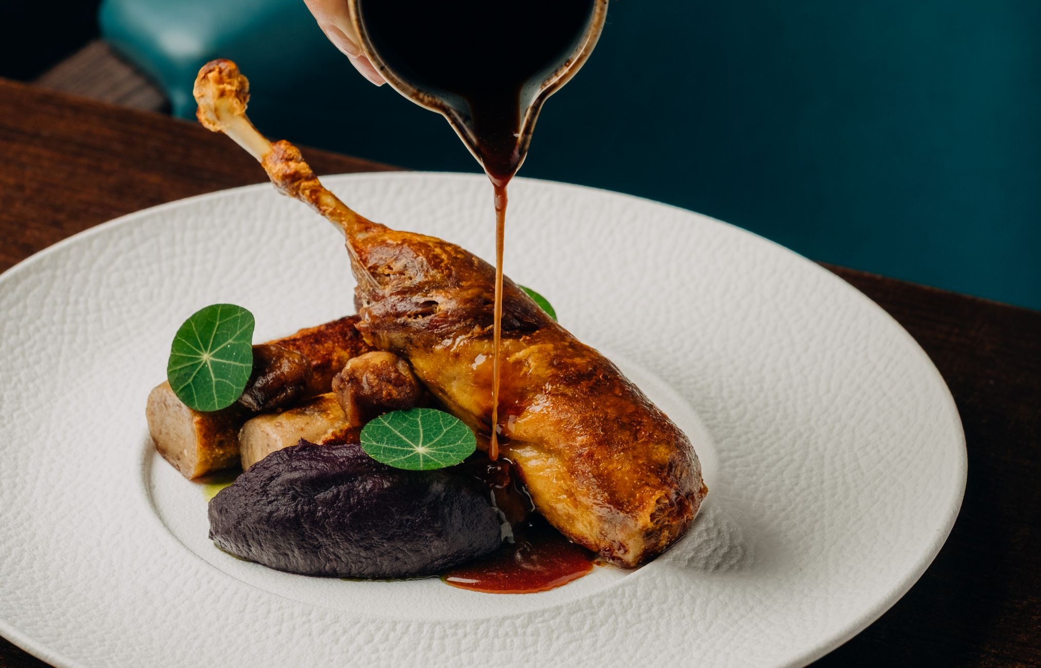 The Artisan se vrací na Restaurant Week s menu plným podzimních chutí. Okouzlí vás celer, houby, kachna i rakytník